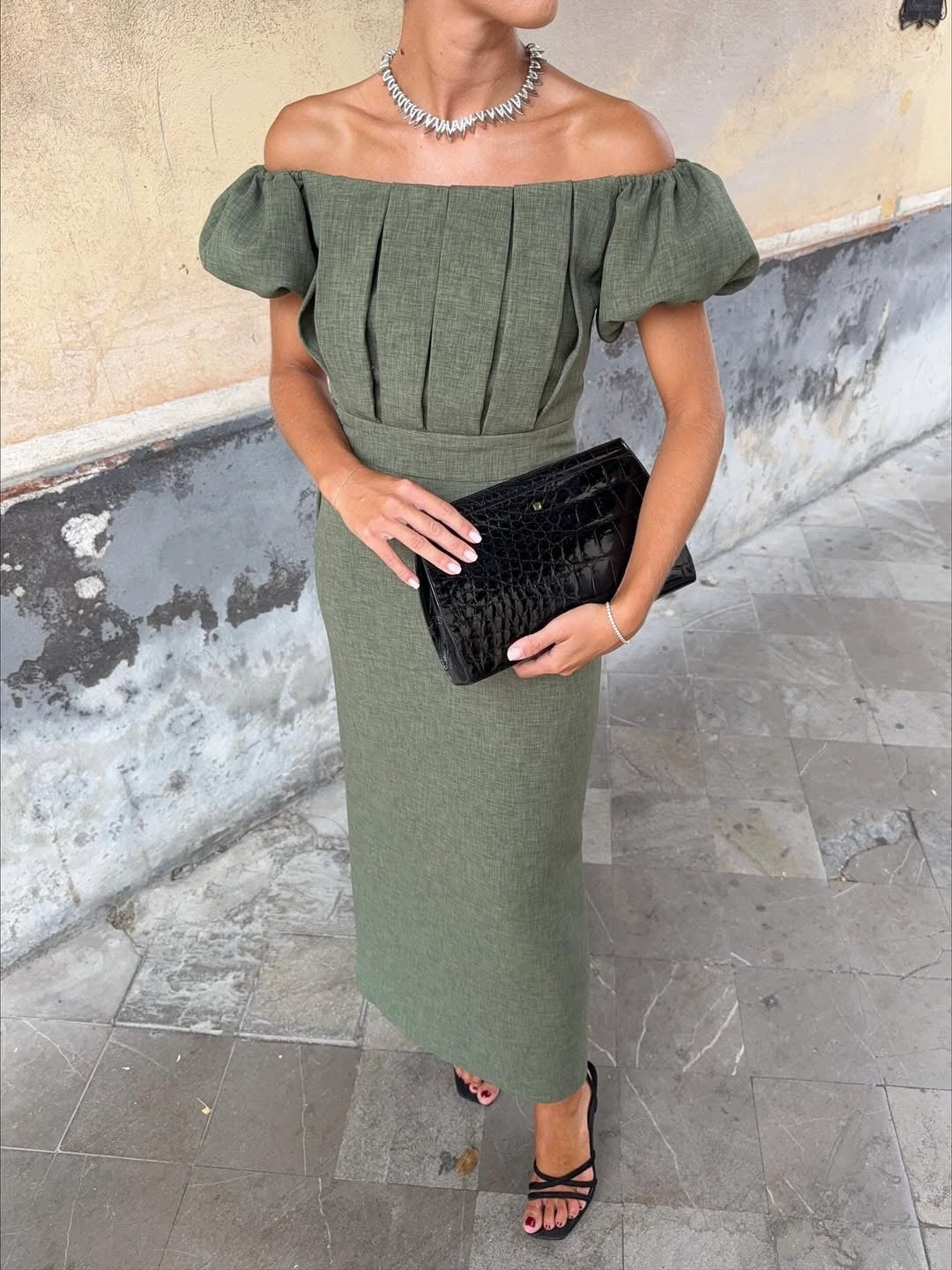 OFF-THE-SHOULDER MIDI DRESS WITH PUFF SLEEVES
