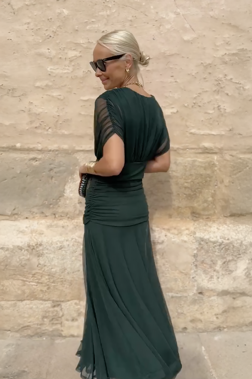 ELEGANT MAXI DRESS WITH V-NECK AND PLEATED SKIRT