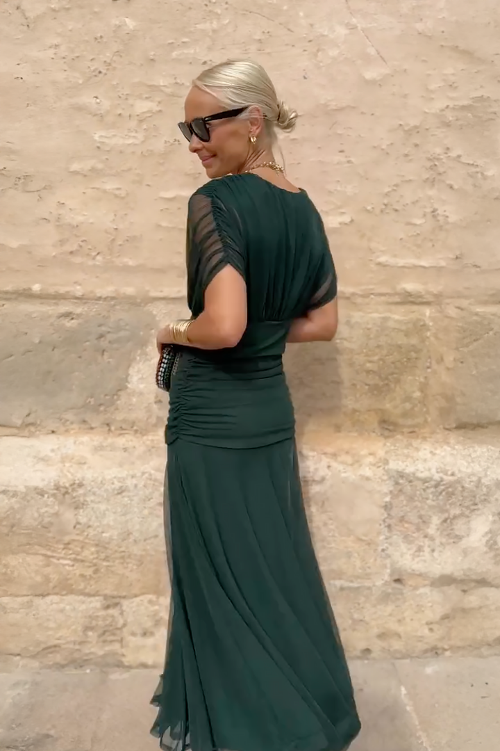 ELEGANT MAXI DRESS WITH V-NECK AND PLEATED SKIRT