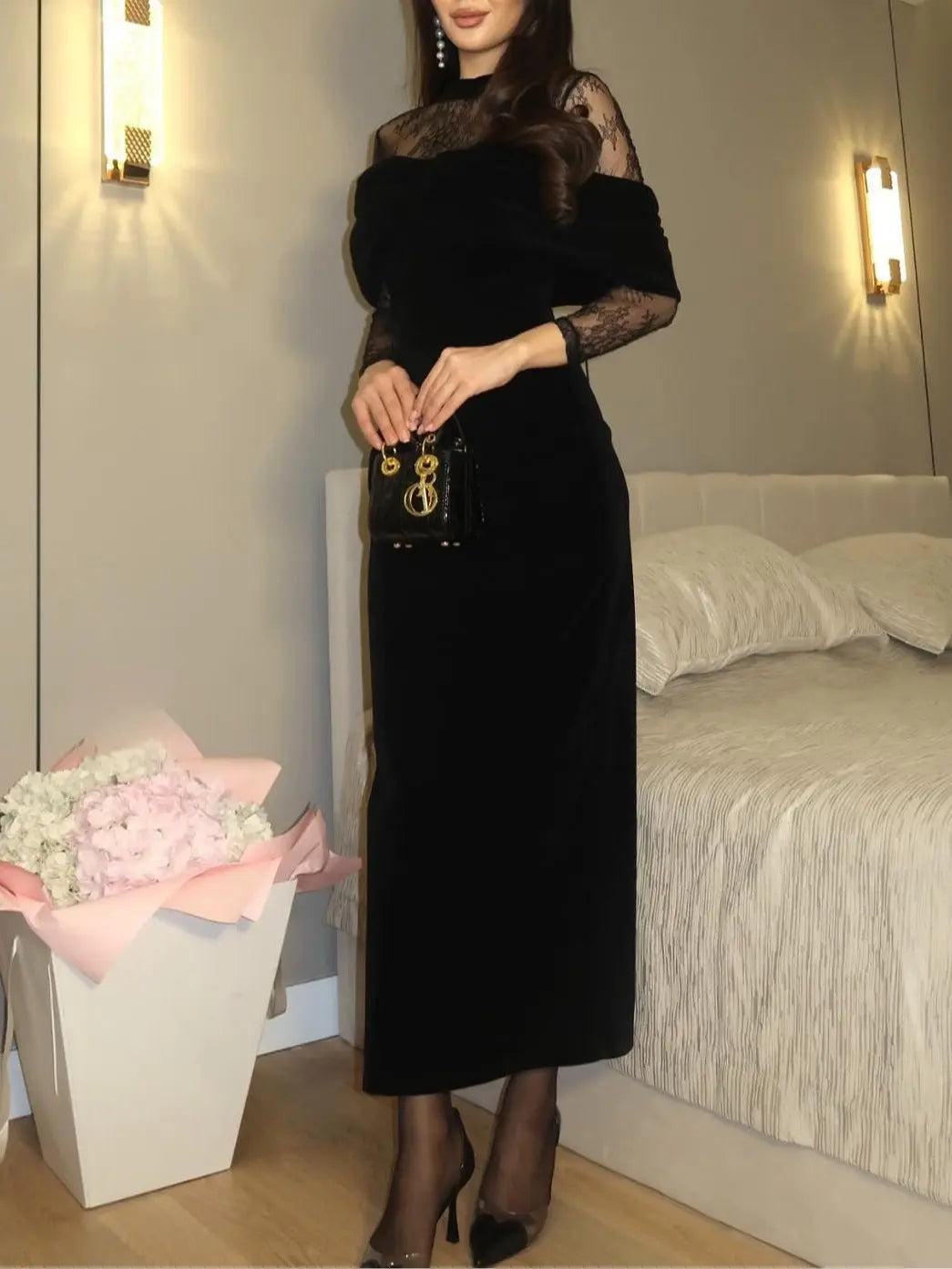 BLACK LACE FITTED MAXI DRESS