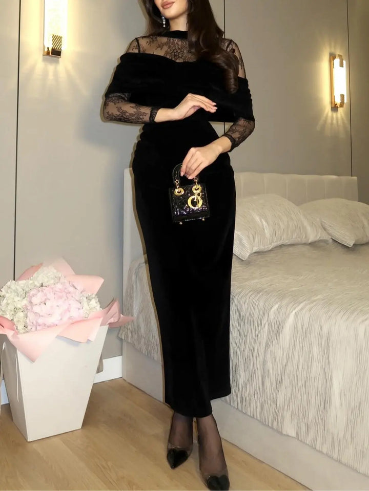 BLACK LACE FITTED MAXI DRESS